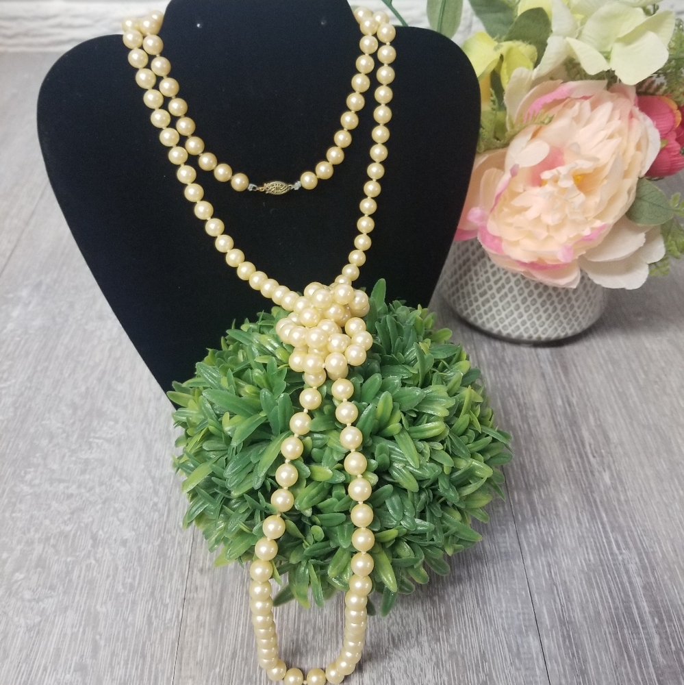 Vintage long strand of pearls